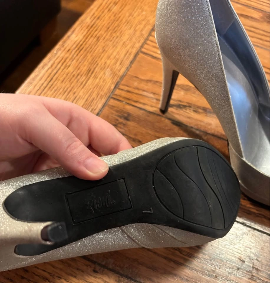 Women's Size 7 Fioni "Jubilee" Platform Pumps - photo 3