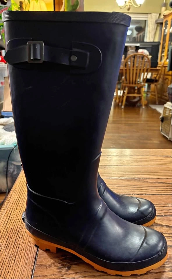 Women's Size 6 Waterproof Mid Calf Rubber Boots