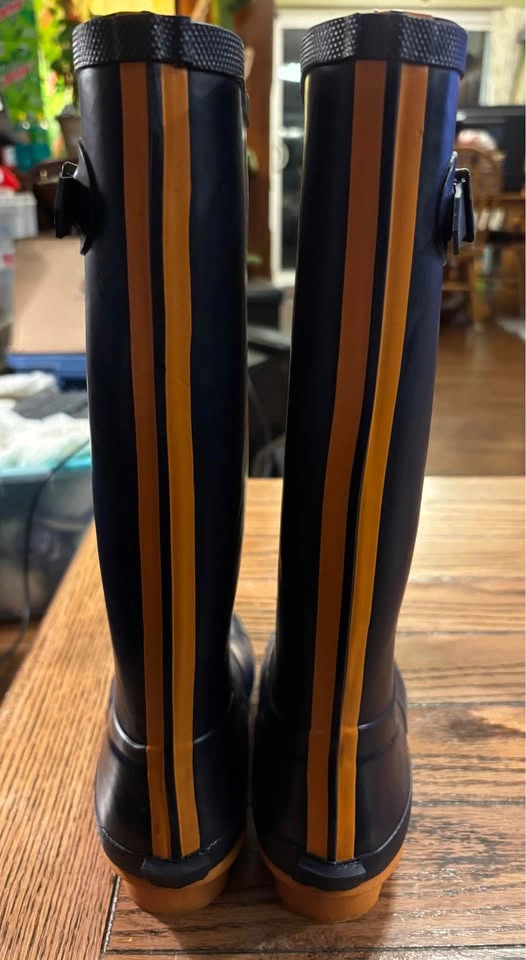 Women's Size 6 Waterproof Mid Calf Rubber Boots - photo 2