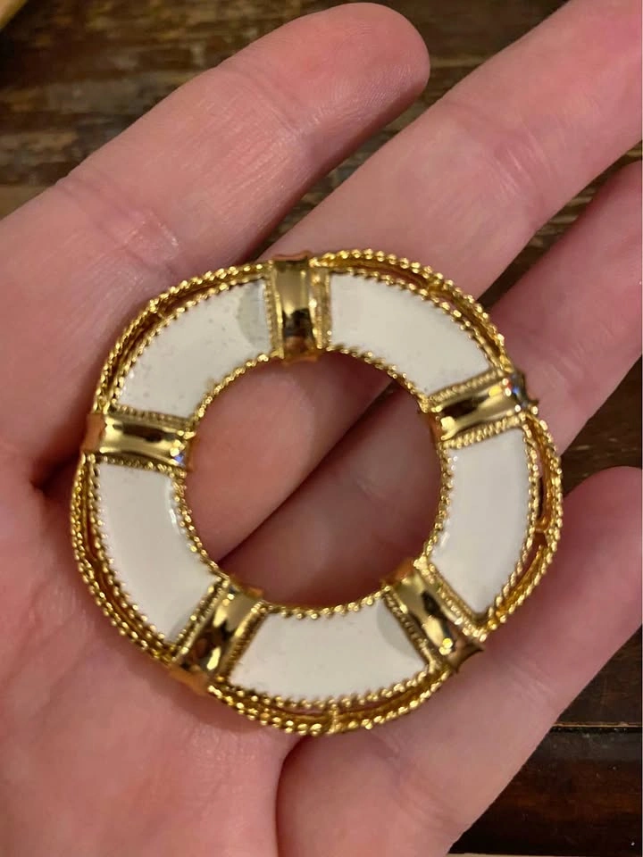 Vintage Coro gold coloured brooch pin “Lifeline”