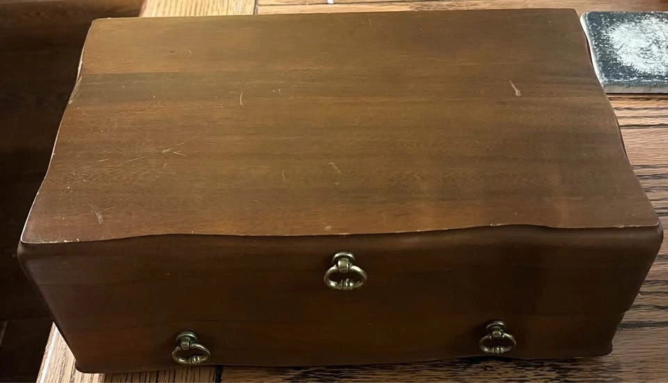 Large solid wood jewelry box - photo 2