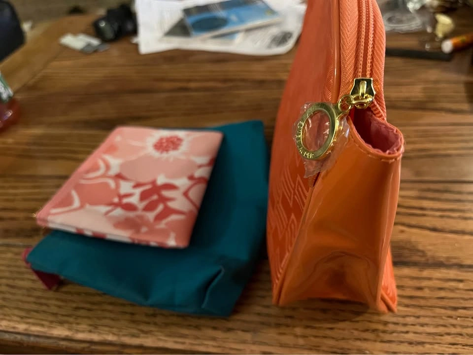 Makeup Bags - Estée Lauder, Lancôme & More - photo 4