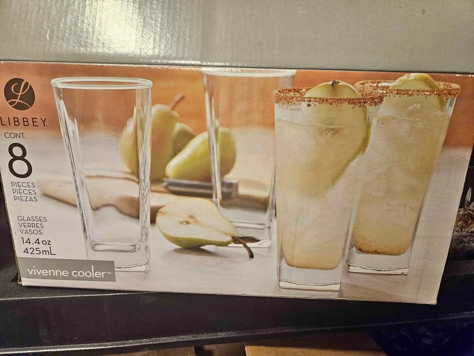 8 piece glass set