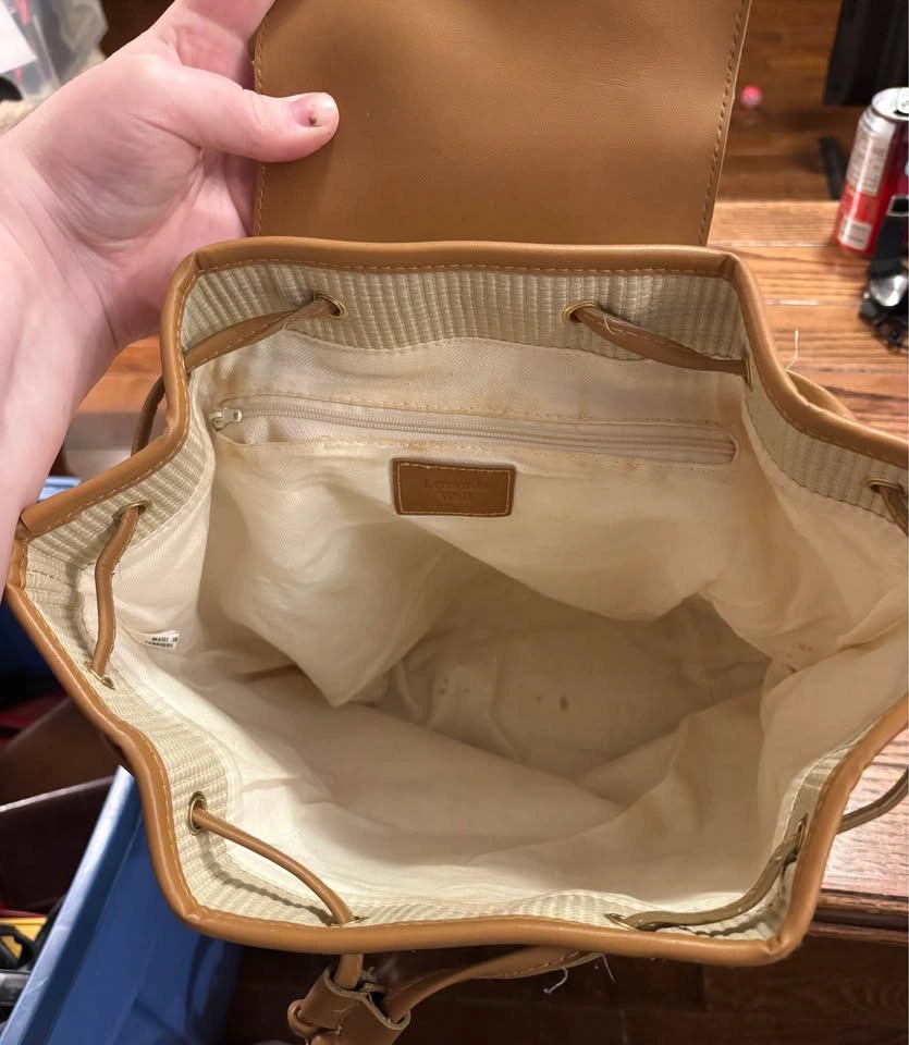 Nice vegan leather backpack/purse - photo 3