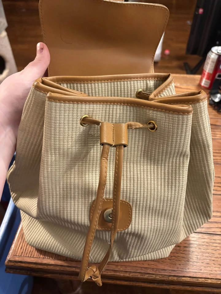Nice vegan leather backpack/purse - photo 4