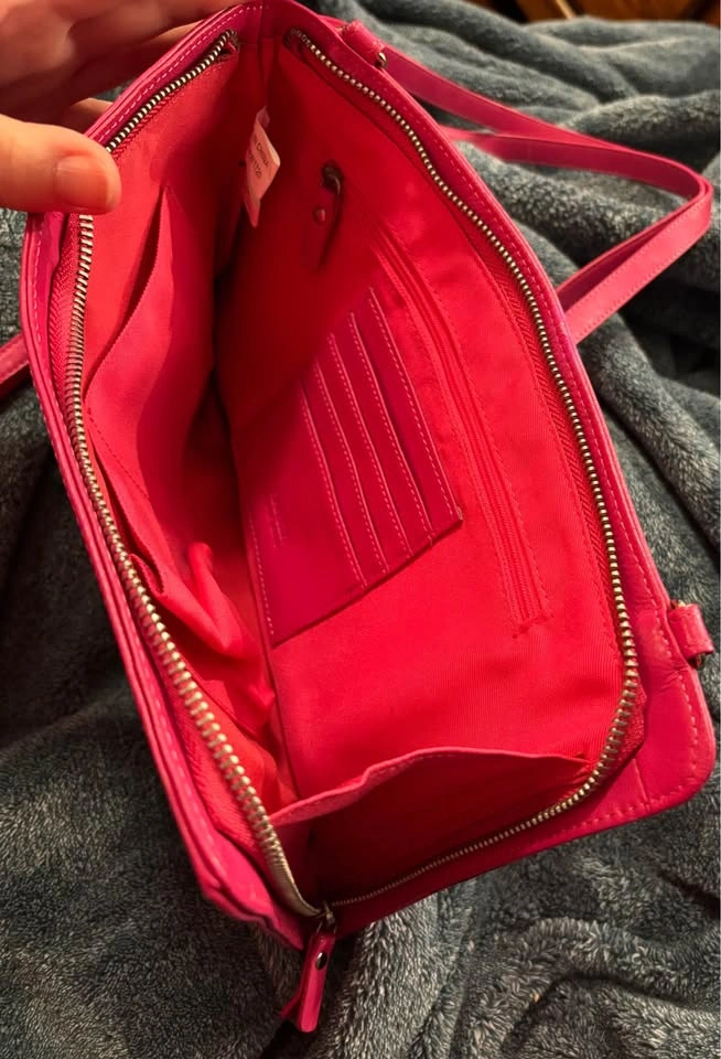 Nice small Danier leather clutch - photo 2