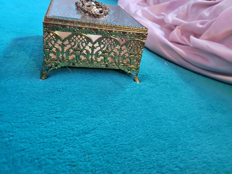 beautiful vintage jewellery box