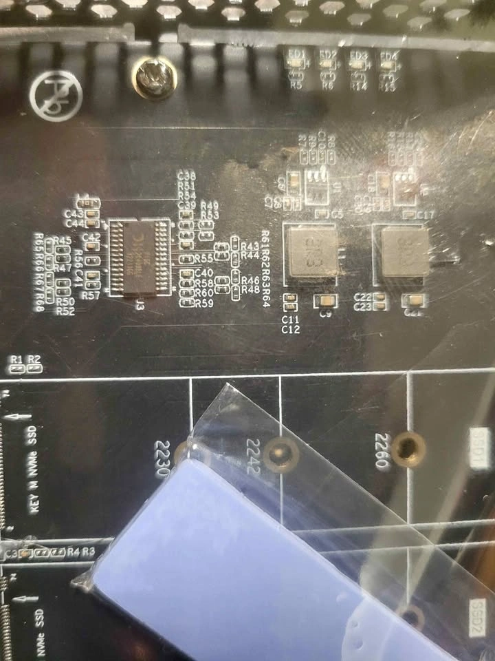 NVMe SSD Adapter for Multiple Drives
