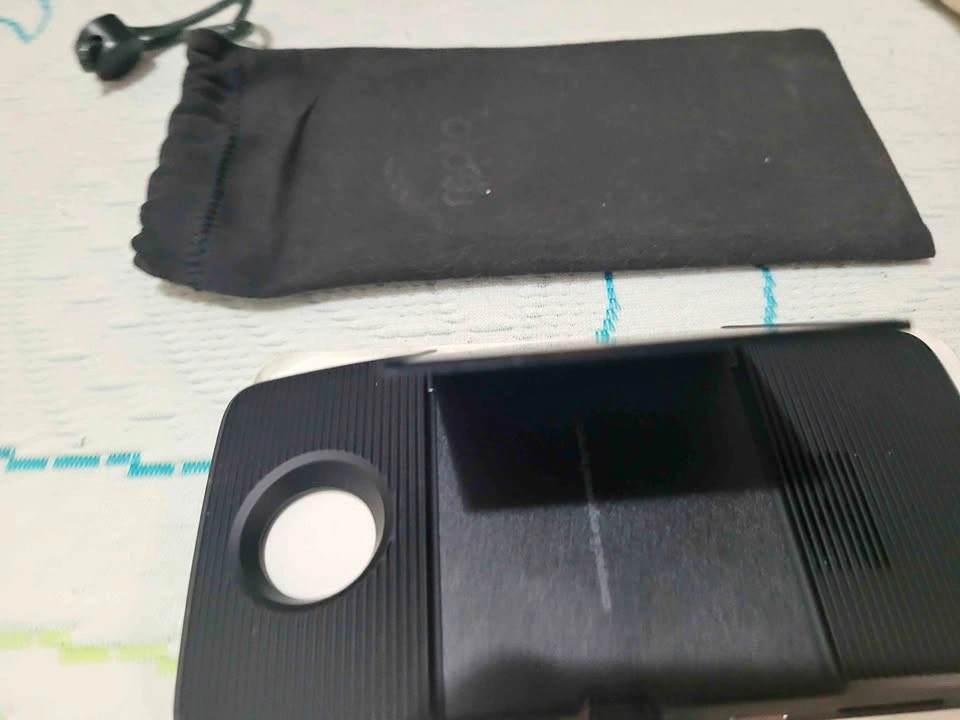 Moto Insta-Share Projector