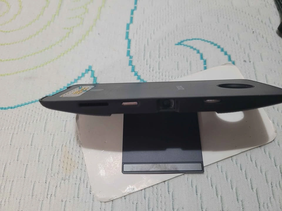 Moto Insta-Share Projector - photo 4