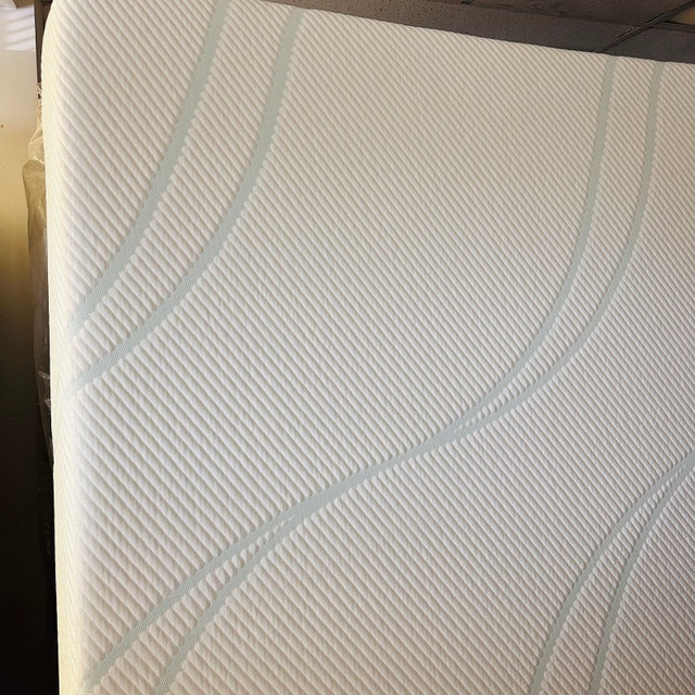 Tempurpedic King Mattress - photo 2