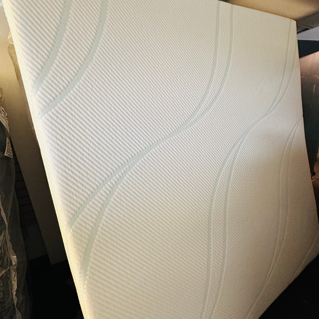 Tempurpedic King Mattress - photo 3