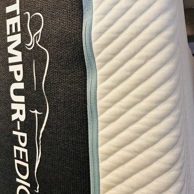 Tempurpedic King Mattress - photo 5