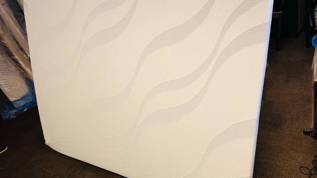 Tempurpedic LuxeAlign Soft Queen Mattress