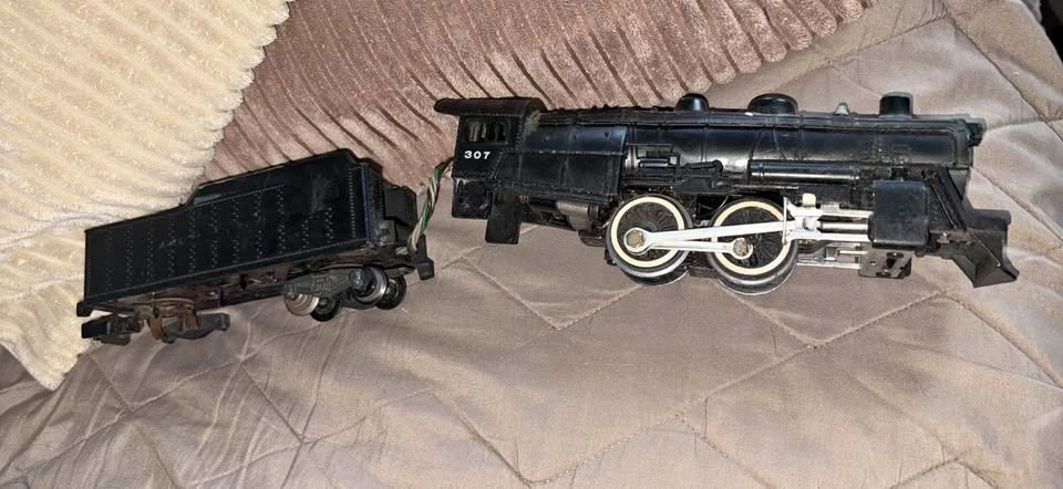 Vintage American Flyer 307 Reading Lines Locomotive and Tender