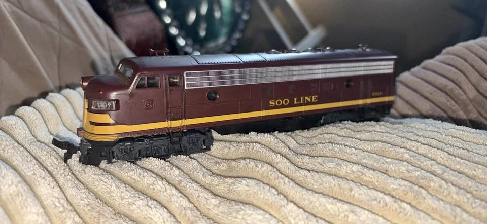 Soo Line 501A EMD F7A Model Locomotive