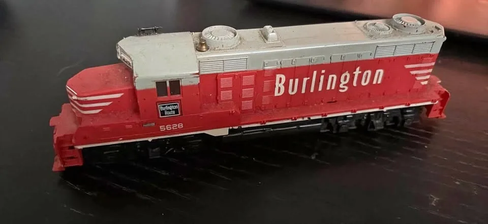 Vintage Mantua Tyco Burlington 5628 HO Scale Locomotive