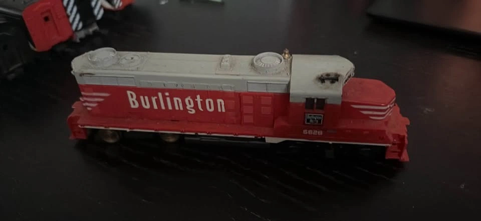 Vintage Mantua Tyco Burlington 5628 HO Scale Locomotive - photo 2