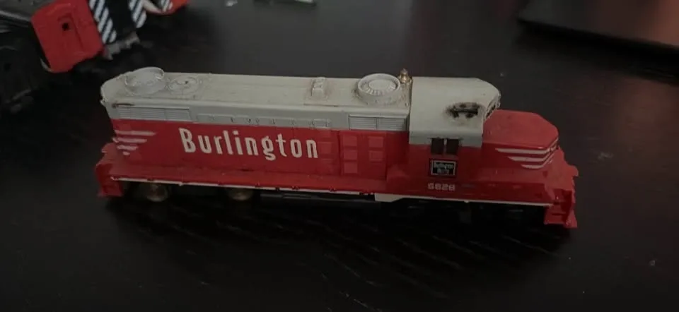 Vintage Mantua Tyco Burlington 5628 HO Scale Locomotive - photo 2