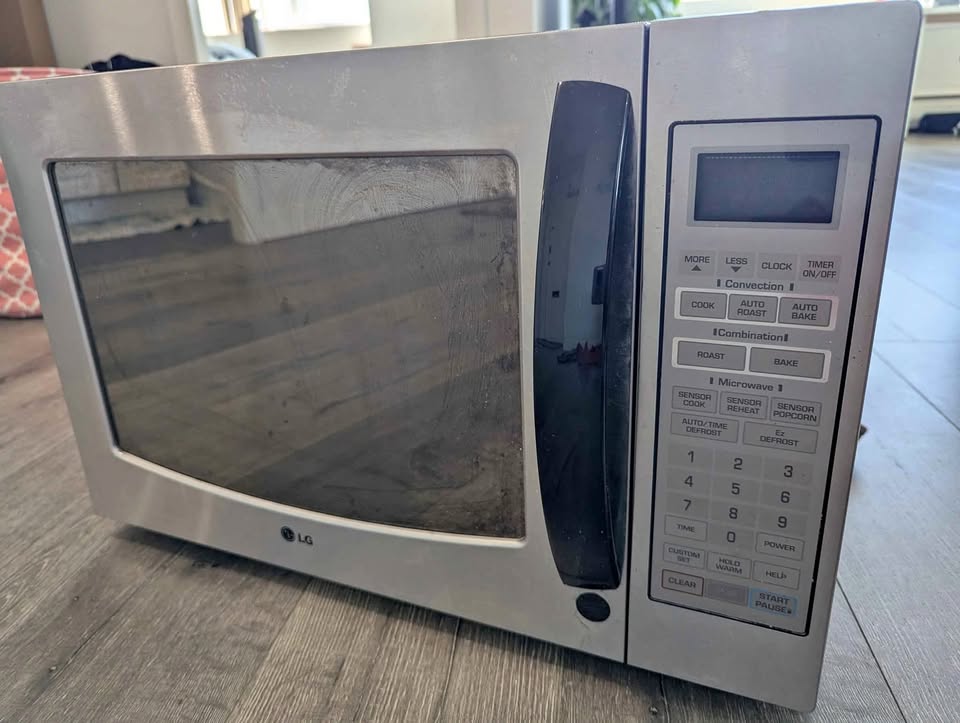 LG Countertop Microwave - 1.5 cubic feet