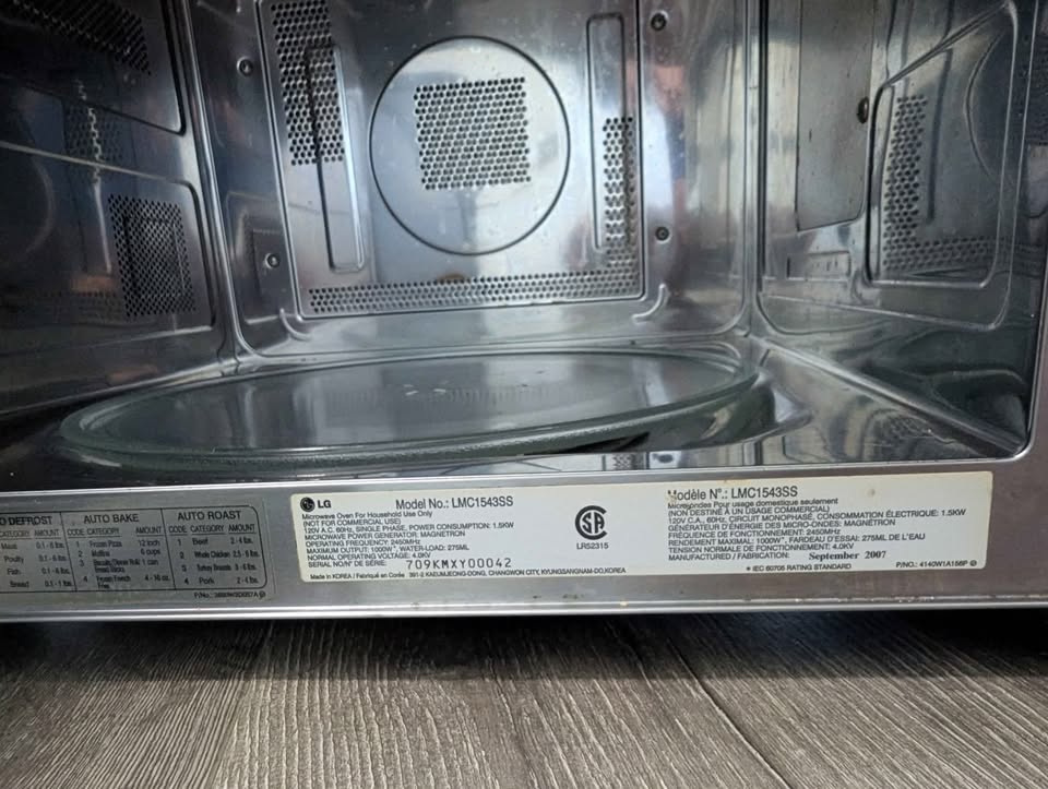LG Countertop Microwave - 1.5 cubic feet - photo 3