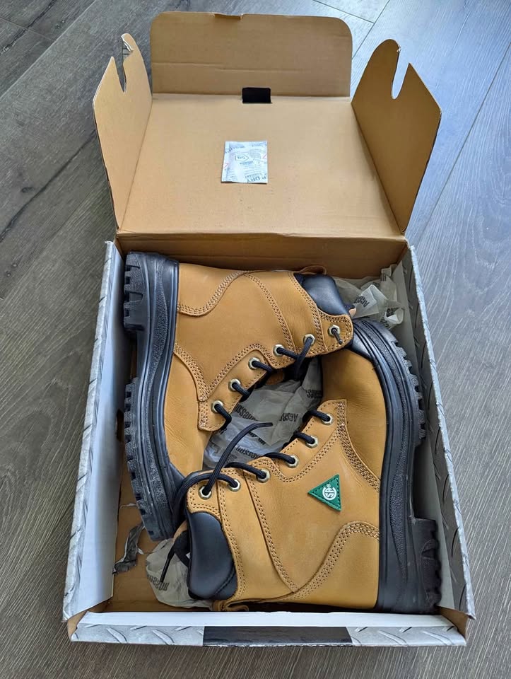 Aggressor Steel Toe Work Boots - size 6