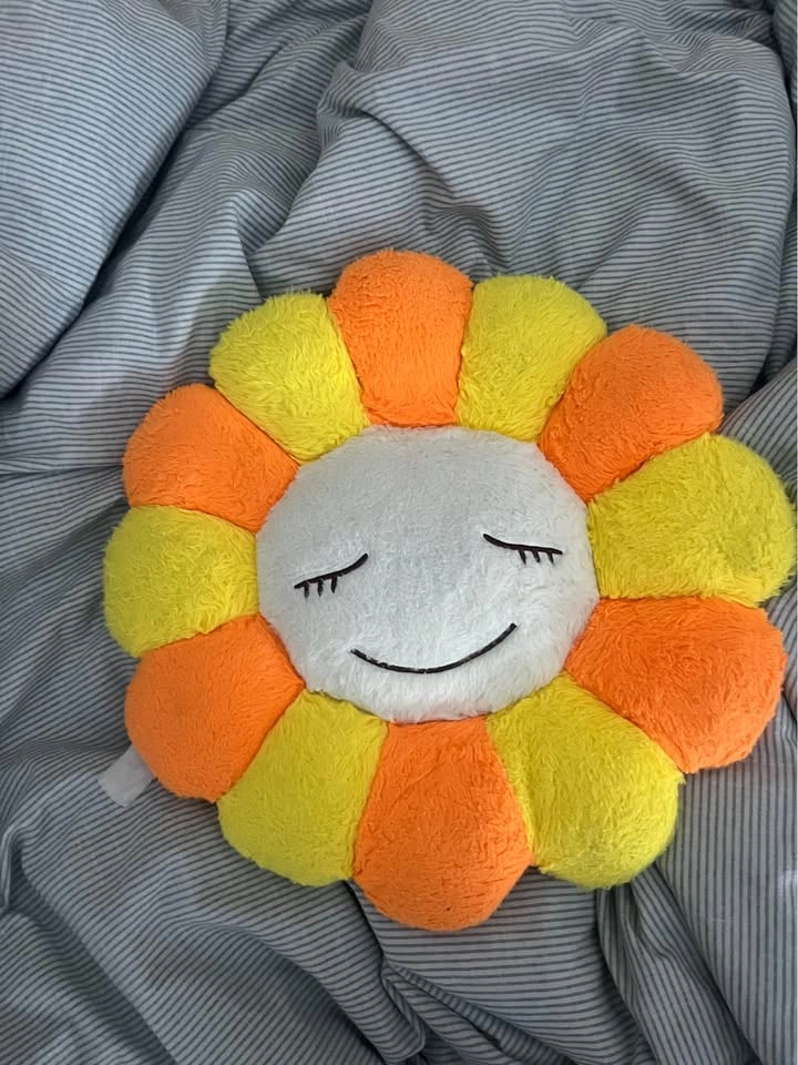 Flower Plushie Pillow - photo 2