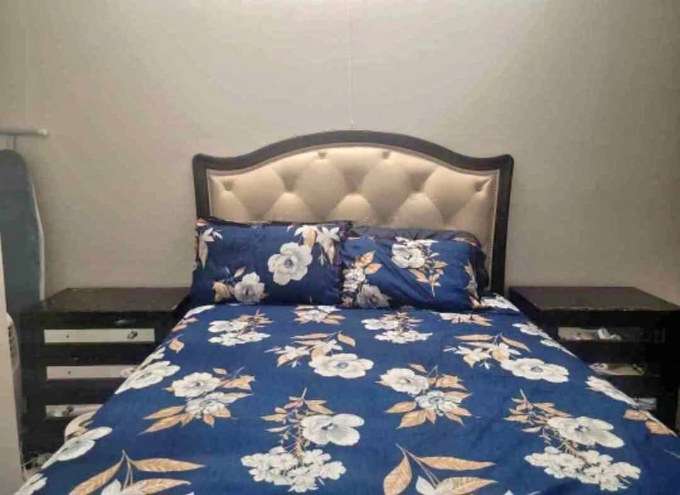 Bedroom Set - Queen Bed, 2 Side Tables, Dresser w/ Mirror