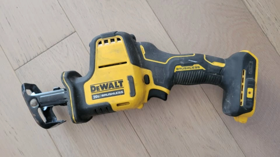 $120 DeWalt DCS369 20V Compact Reciprocating Saw - photo 2