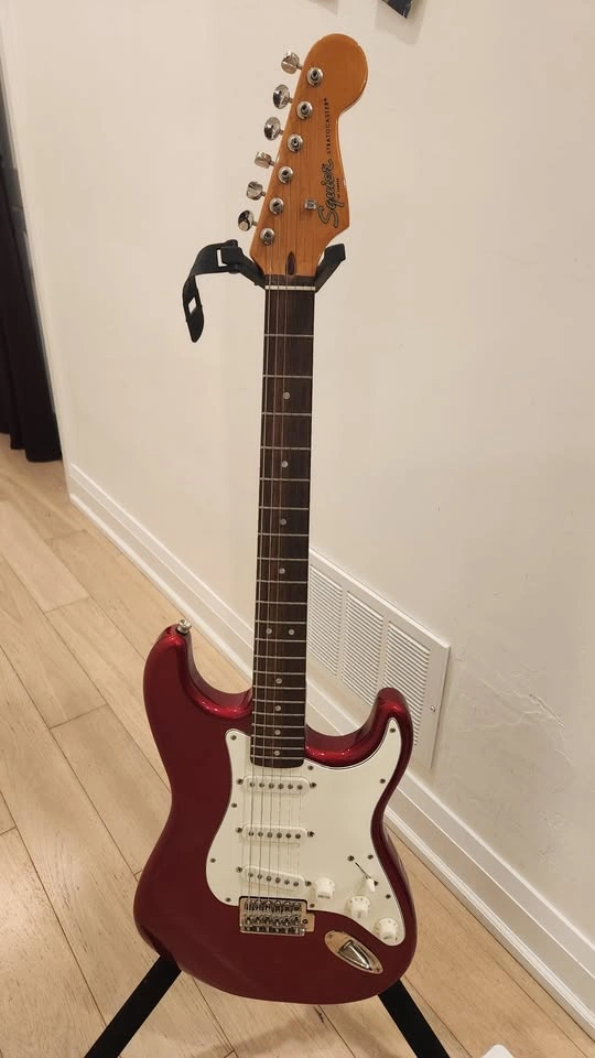 $550 Squier Classic Vibe ’60s Stratocaster Electric Guitar – Can - photo 2