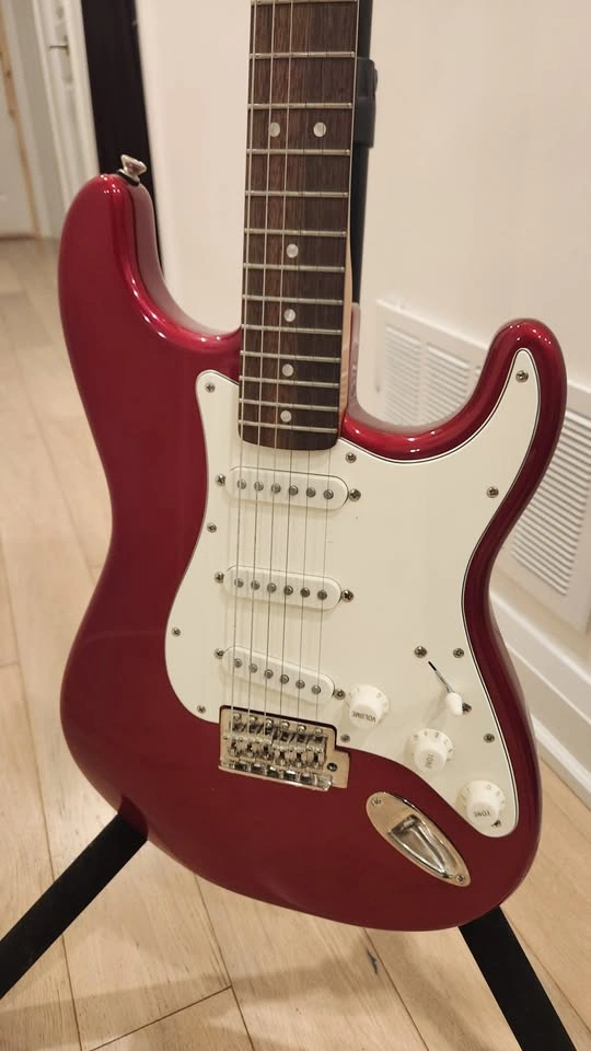 $550 Squier Classic Vibe ’60s Stratocaster Electric Guitar – Can - photo 3
