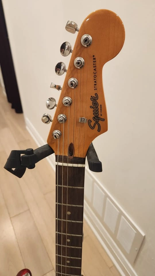 $550 Squier Classic Vibe ’60s Stratocaster Electric Guitar – Can - photo 4