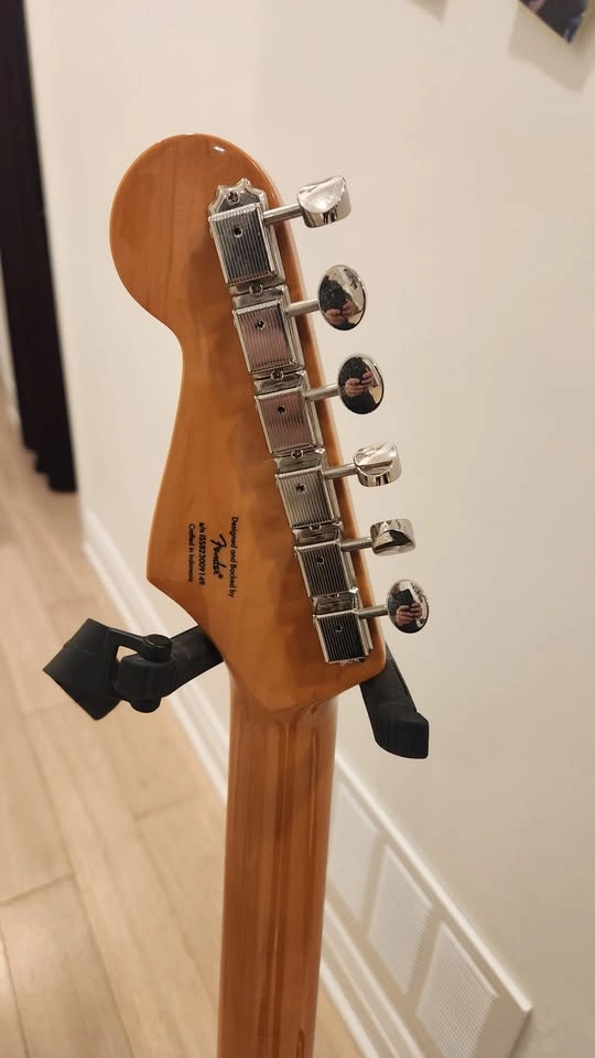 $550 Squier Classic Vibe ’60s Stratocaster Electric Guitar – Can - photo 5