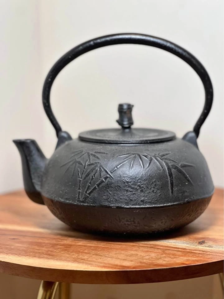 Vintage Japanese Tetsubin Cast Iron Teapot - Bamboo Design