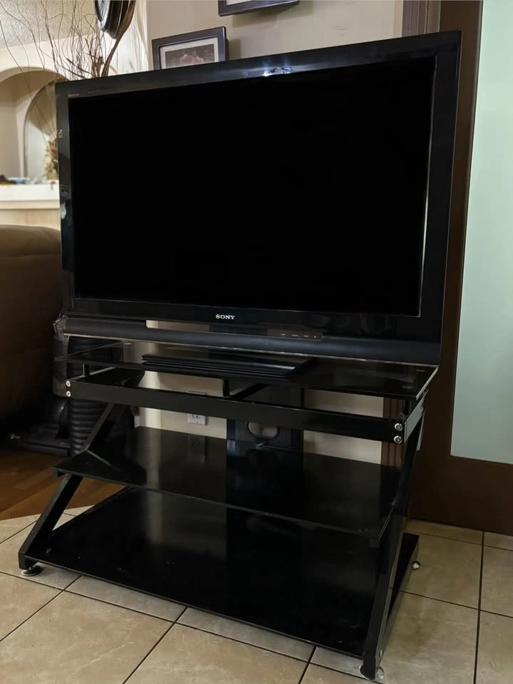 Sony Bravia TV & Black Glass Stand - photo 3