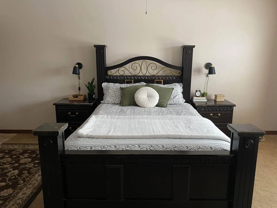 Antique Styled Bedroom Set - Queen Bed, Dresser, Side Tables - photo 2