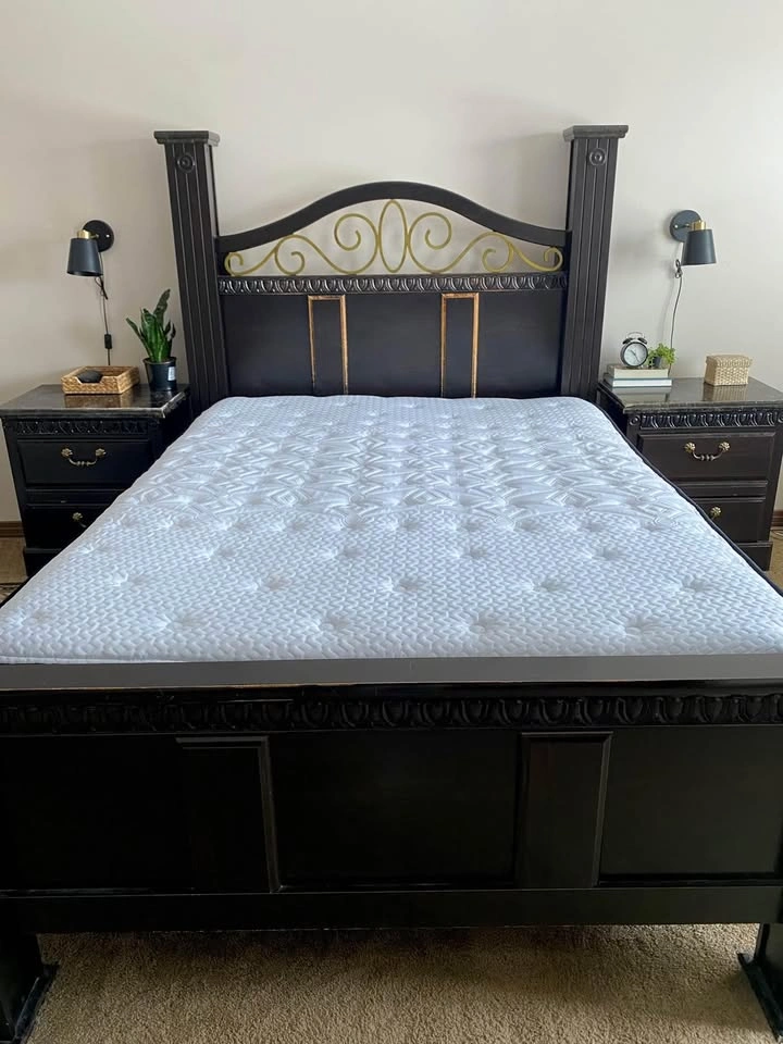 Antique Styled Bedroom Set - Queen Bed, Dresser, Side Tables - photo 3