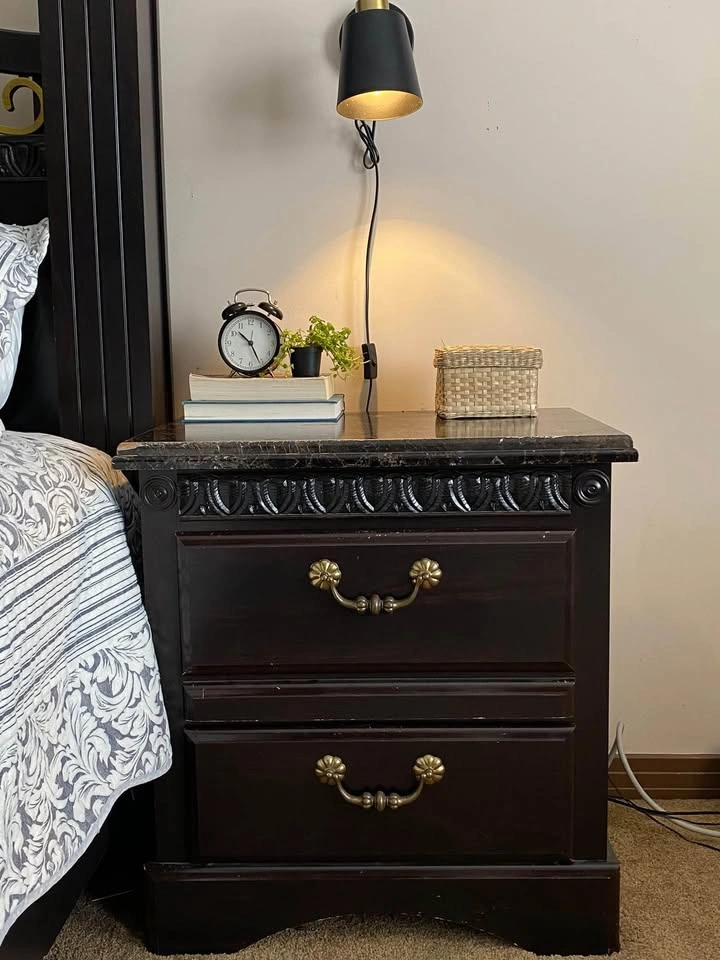Antique Styled Bedroom Set - Queen Bed, Dresser, Side Tables - photo 4