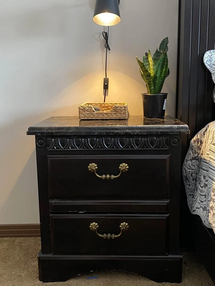 Antique Styled Bedroom Set - Queen Bed, Dresser, Side Tables - photo 5