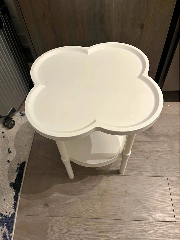Mini four leaf clover table display