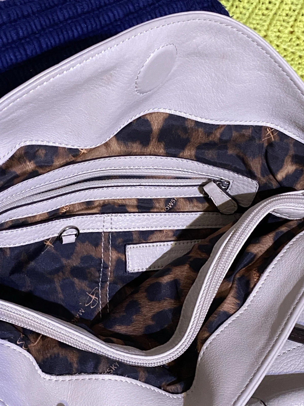 B Makowsky Ivory Soft Leather Shoulder Bag - photo 4