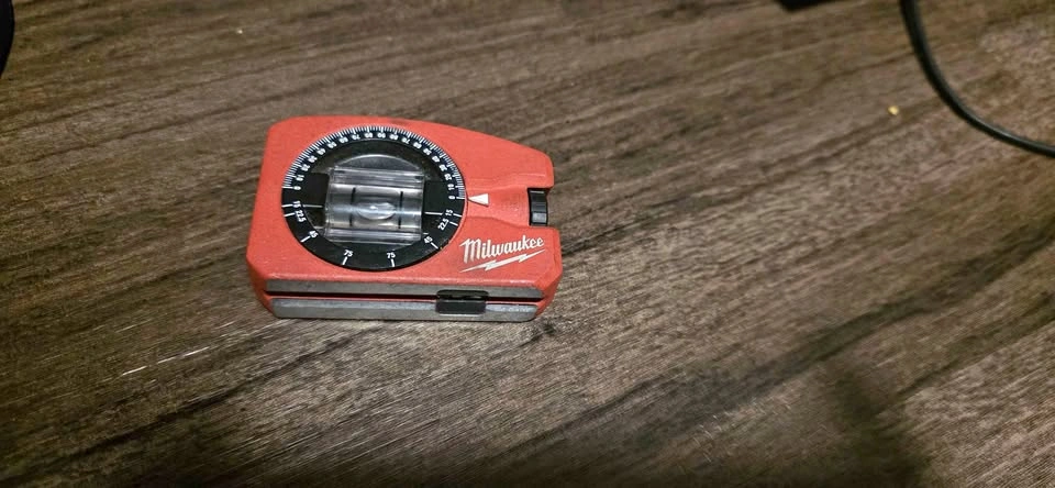 Milwaukee Magnetic Angle Finder Level Tool