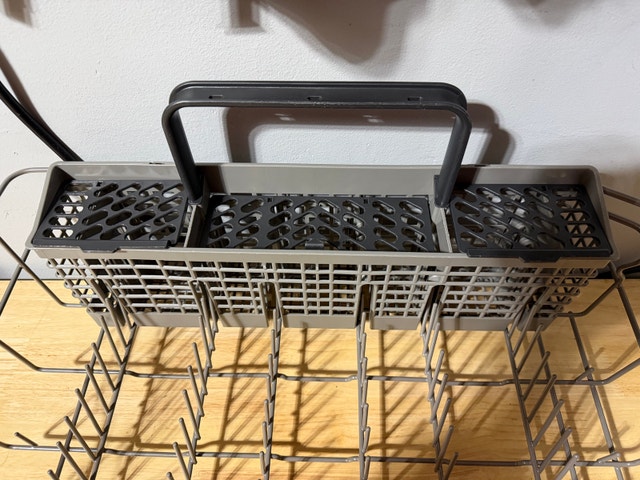NEW BOTTOM RACK FOR SAMSUNG DISHWASHER - photo 3