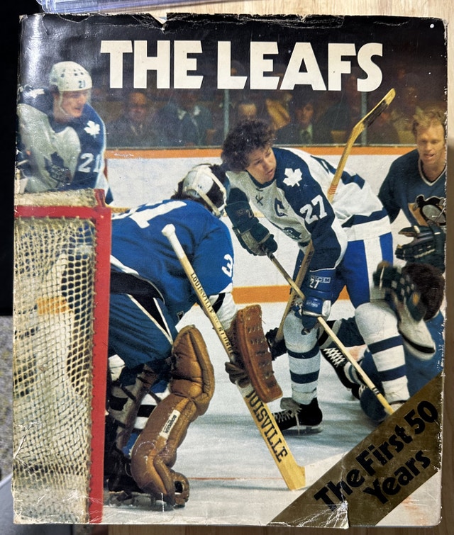 SMALL LOT OF TORONTO MAPLE LEAF MEMORABILIA