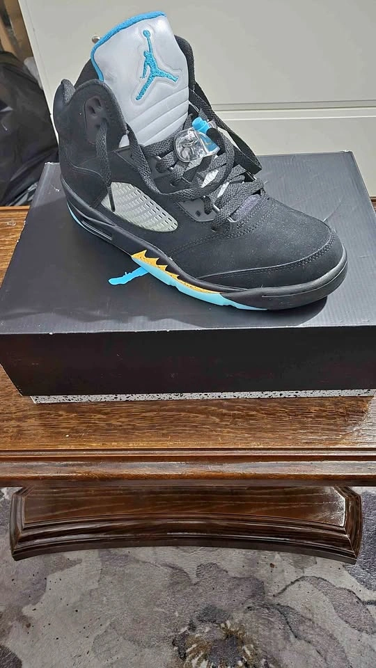Jordan 5 Aqua Size 9.5