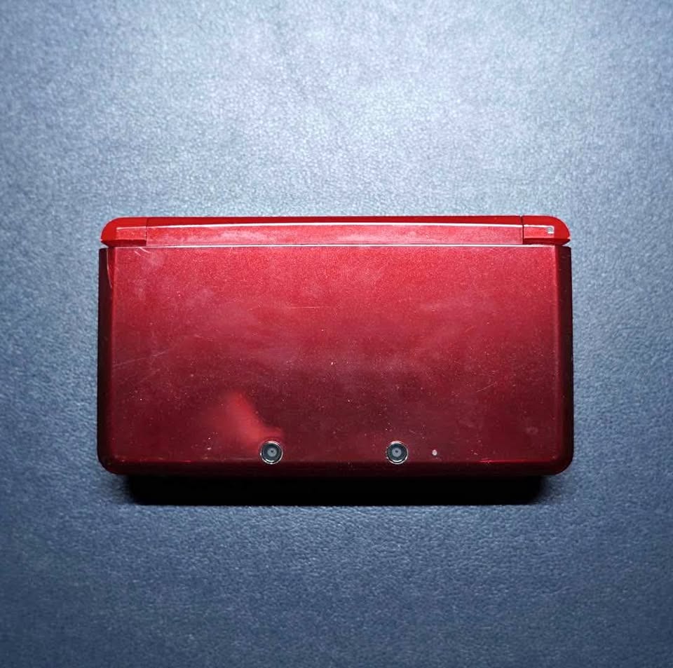 Nintendo 3DS - Red - Condition 6/10 - Works Perfectly