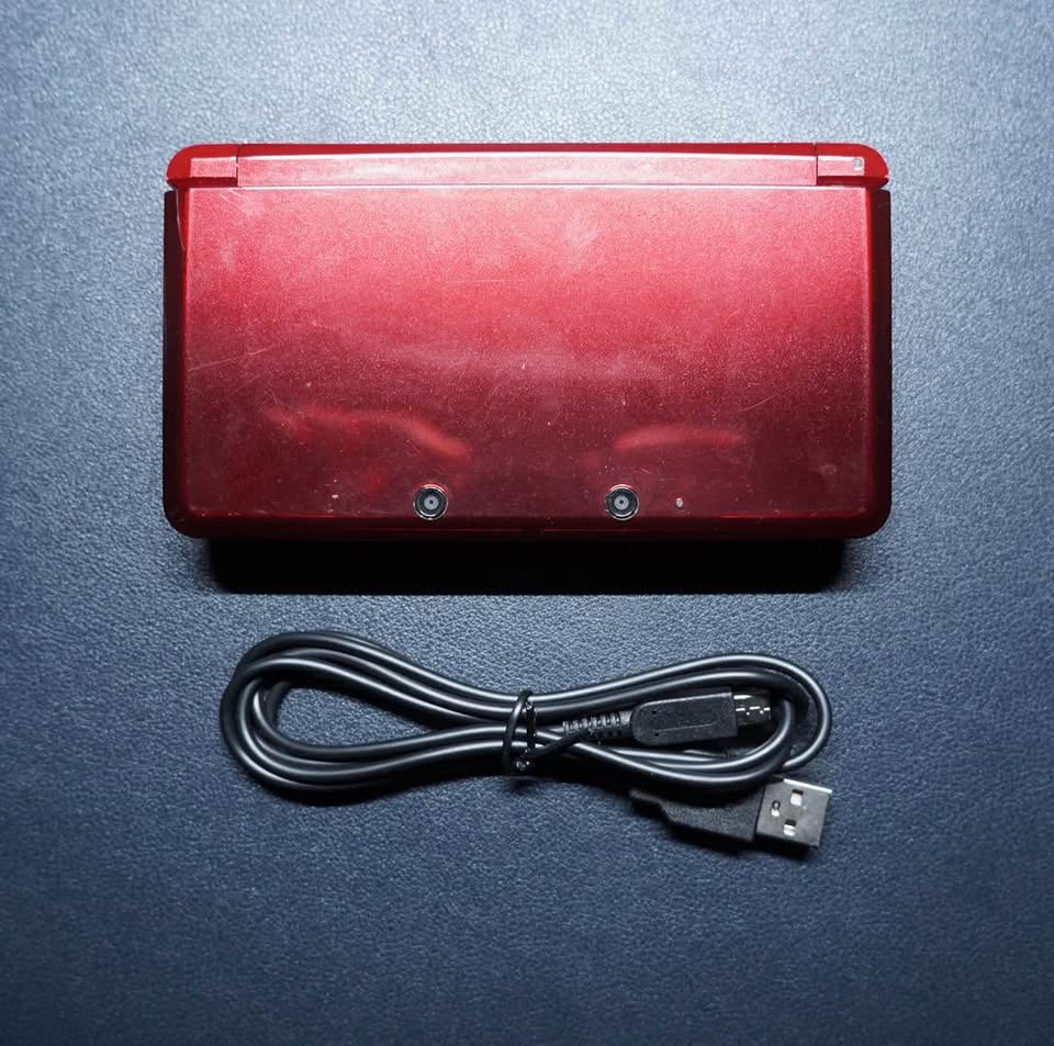 Nintendo 3DS - Red - Condition 6/10 - Works Perfectly - photo 5