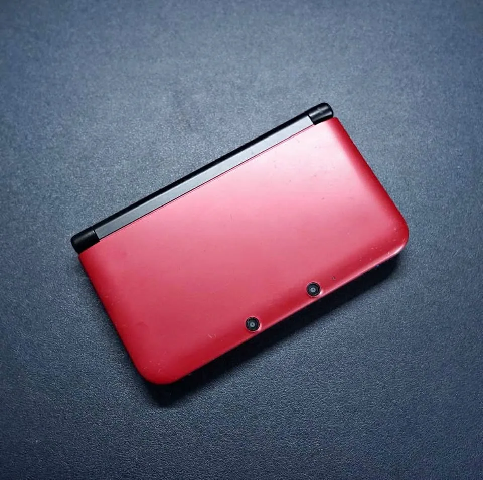 Nintendo 3DS XL / LL – Red (Condition 8.5/10) thumbnail