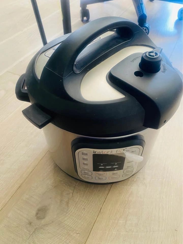 Instant Pot DUO Brand New - photo 2