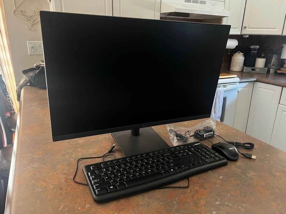 27" LG Monitor - photo 3